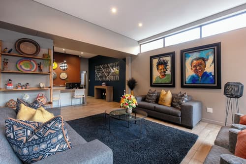 Akanani Apartments, Primary image