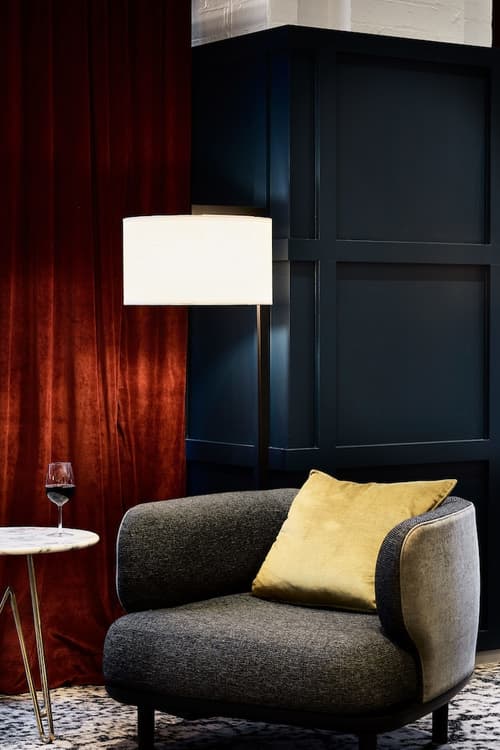 Veriu Central, Lobby sitting area