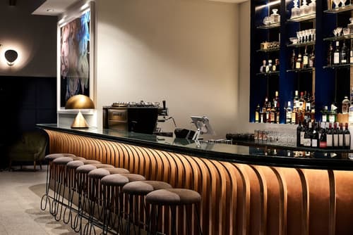 Veriu Central, Lobby