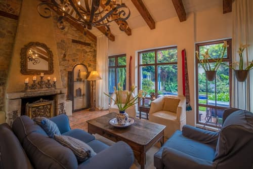 Casa Encantada by Porta Hotels, Living room