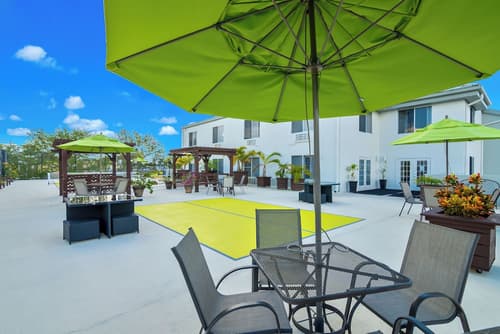 Naples Park Central Hotel