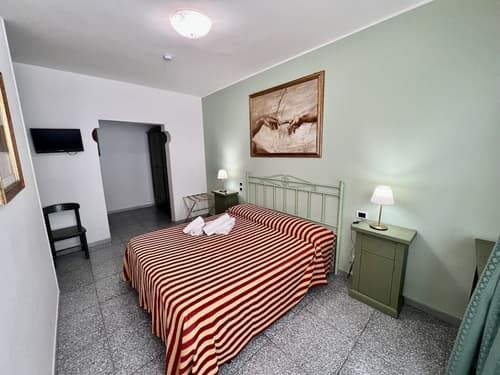 Hotel Minerva, Primary image