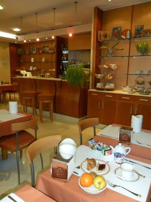 Hotel Riviera, Coffee shop