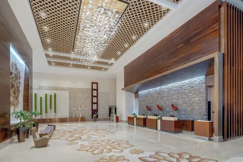 Swissotel Al Ghurair, Reception