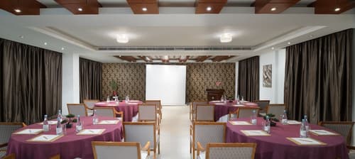 Al Hail Waves Hotel Managed By Centara, Meeting facility