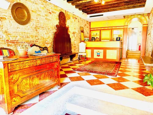 Ca' Dei Polo, Primary image