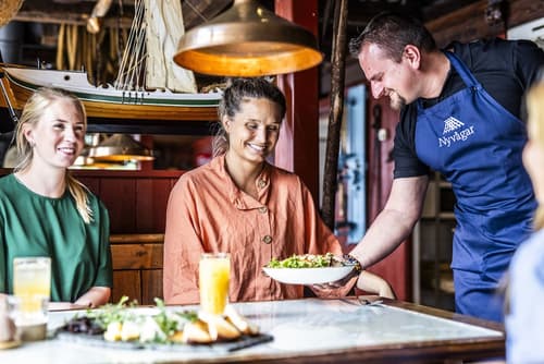 Nyvågar Rorbuhotell  - by Classic Norway Hotels, Dining