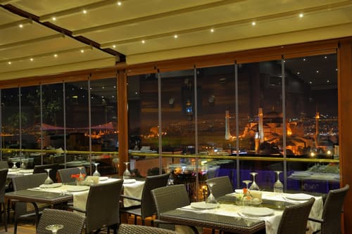 Burckin Hotel, Restaurant