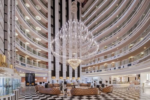 Delphin Imperial, Lobby