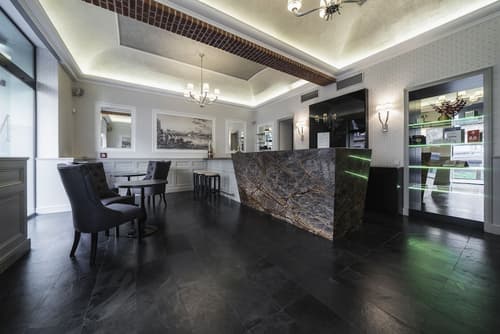 Hotel Noir, Reception