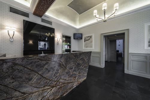 Hotel Noir, Reception