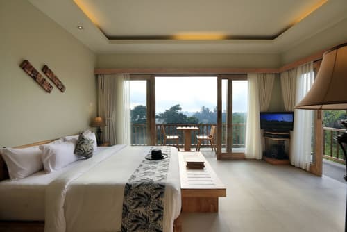 KajaNe Yangloni, Room