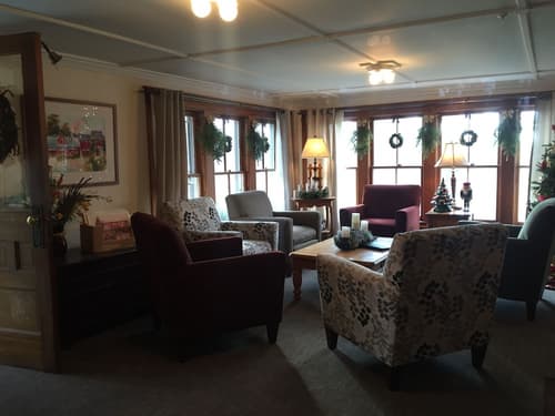 The Vermont Inn, Lobby sitting area