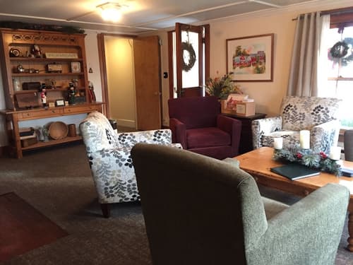 The Vermont Inn, Lobby sitting area