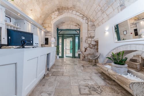 Hotel La Terra, Reception