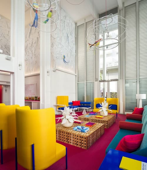 Shoreline Hotel Waikiki, Lobby sitting area