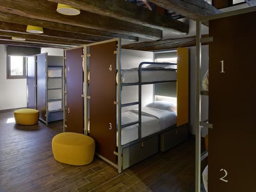 Generator Venice, Room