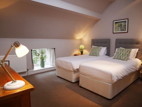 Bear and Ragged Staff, Room