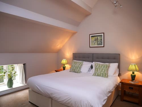 Bear and Ragged Staff, Room