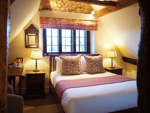 Bear and Ragged Staff, Room