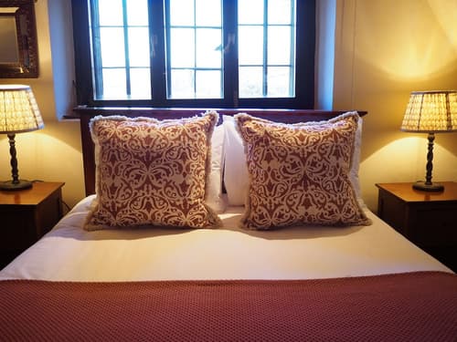 Bear and Ragged Staff, Room