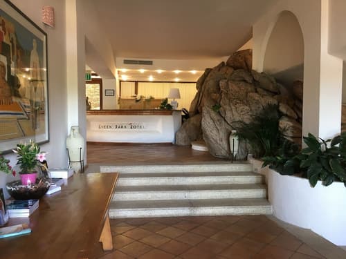 Green Park Hotel, Reception