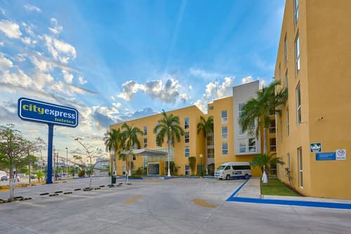 City Express by Marriott Campeche, Exterior