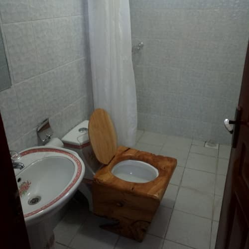 High End Guest House, Bathroom