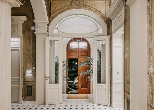 The Bold Type Hotel, Lobby lounge