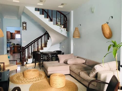 Saigon 1979, Primary image