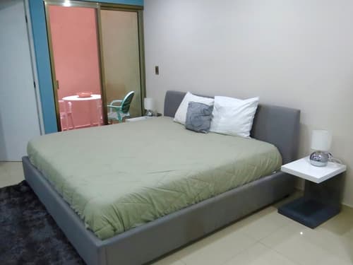 Palmarena Rooms and Residences - Long Stay Comfort with Parking, Sauna, Gym and Pool (Steps from 5th Avenue)