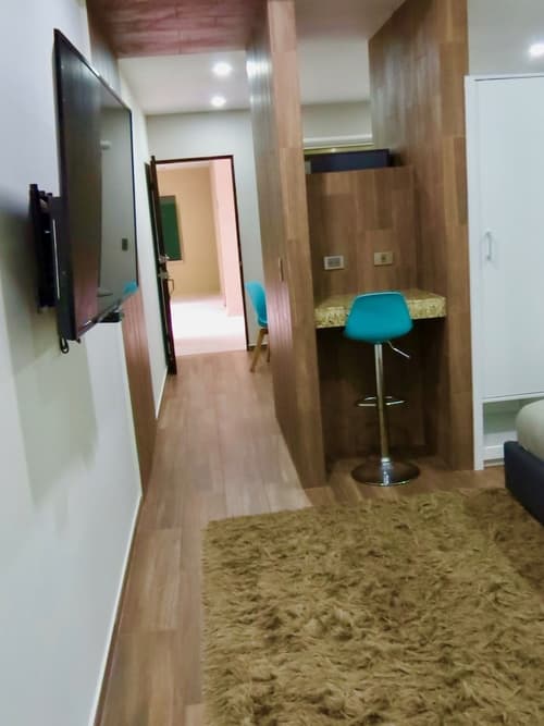 Palmarena Rooms and Residences - Long Stay Comfort with Parking, Sauna, Gym and Pool (Steps from 5th Avenue)