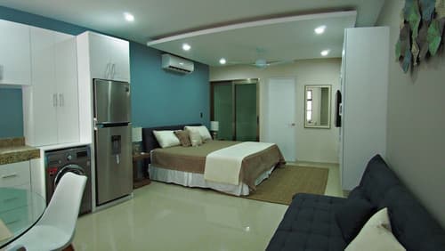 Palmarena Rooms and Residences - Long Stay Comfort with Parking, Sauna, Gym and Pool (Steps from 5th Avenue)