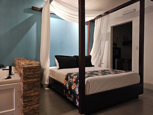 Yellow Tree Suites, Room