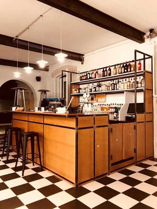 Artemisia, Bar (on property)