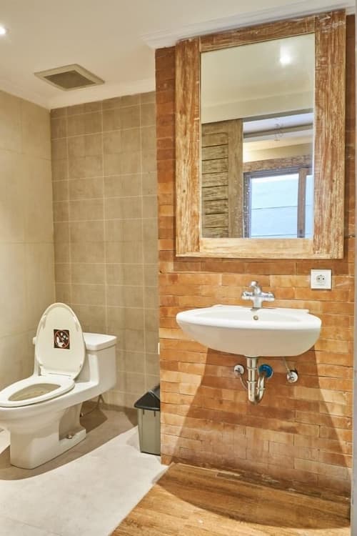Jimbaran 5 Guesthouse, Bathroom