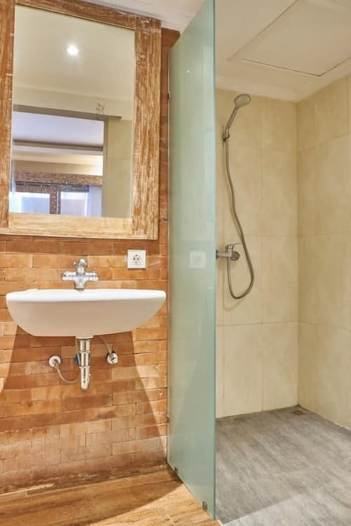 Jimbaran 5 Guesthouse, Bathroom