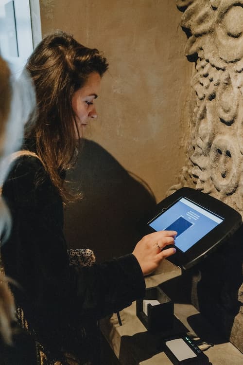 This Hostel, Reception