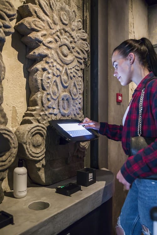 This Hostel, Reception