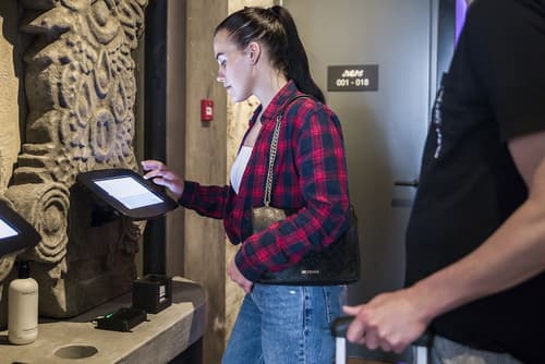 This Hostel, Reception