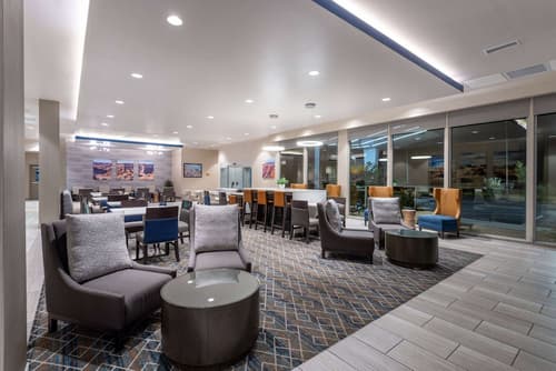 La Quinta Inn & Suites by Wyndham Holbrook Petrified Forest, Lobby