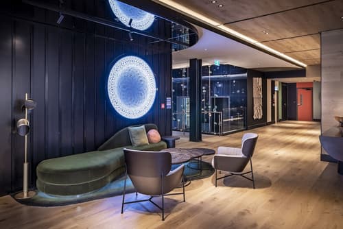 QT Auckland, Lobby