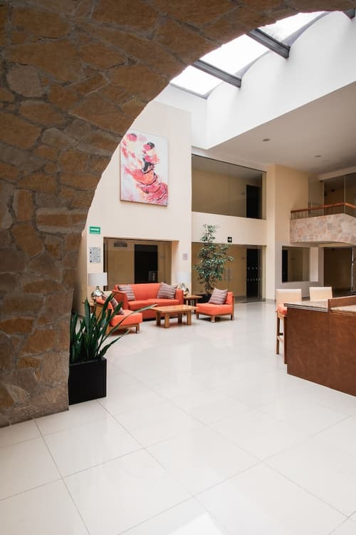 Hotel Rocaval, Reception