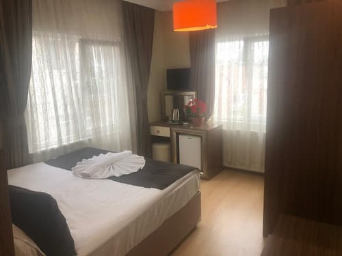 Honey Hotel