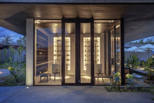 Amber Kampot, Spa treatment