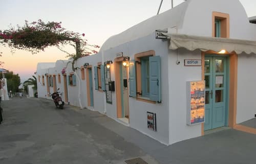 Santorini Camping & Hostel, Reception