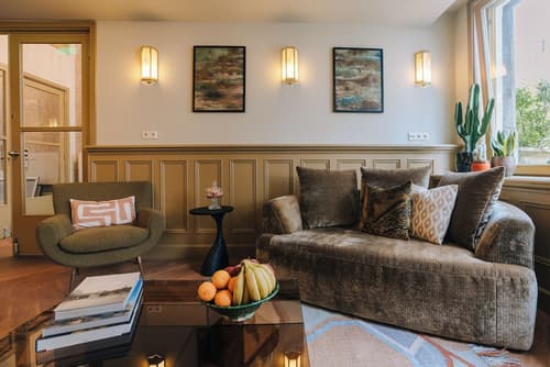 Hotel Omega, Lobby sitting area