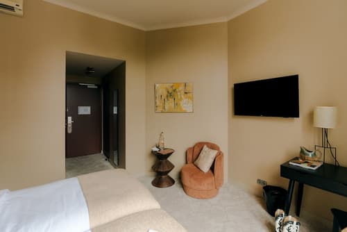 Hotel Omega, Room