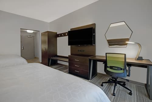 Holiday Inn Express Milwaukee Downtown by IHG, Room
