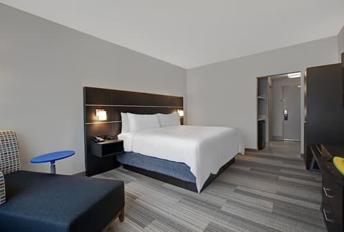 Holiday Inn Express Milwaukee Downtown by IHG, Room
